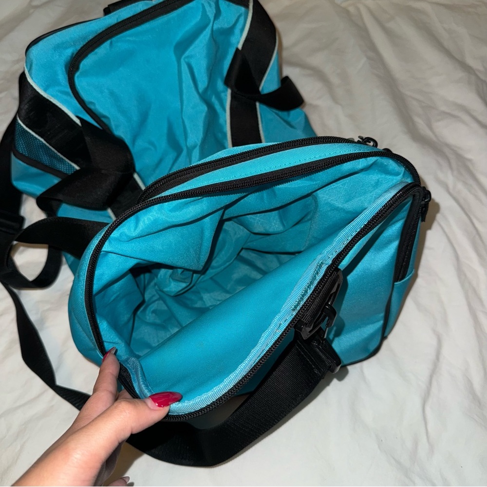 Small Nike Dufflebag - Picture 4 of 4